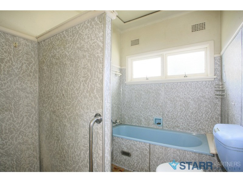 13 Amalfi St, Lurnea NSW 2170