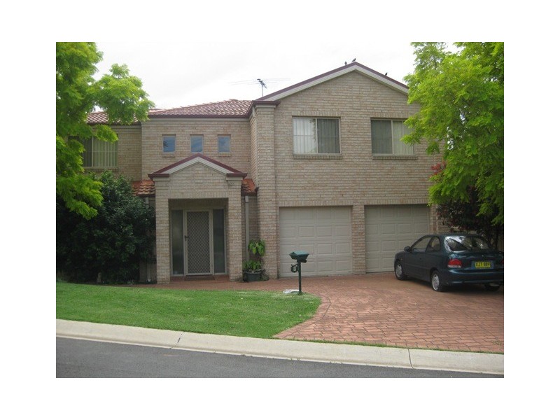 6 Streeton Pl, Casula NSW 2170