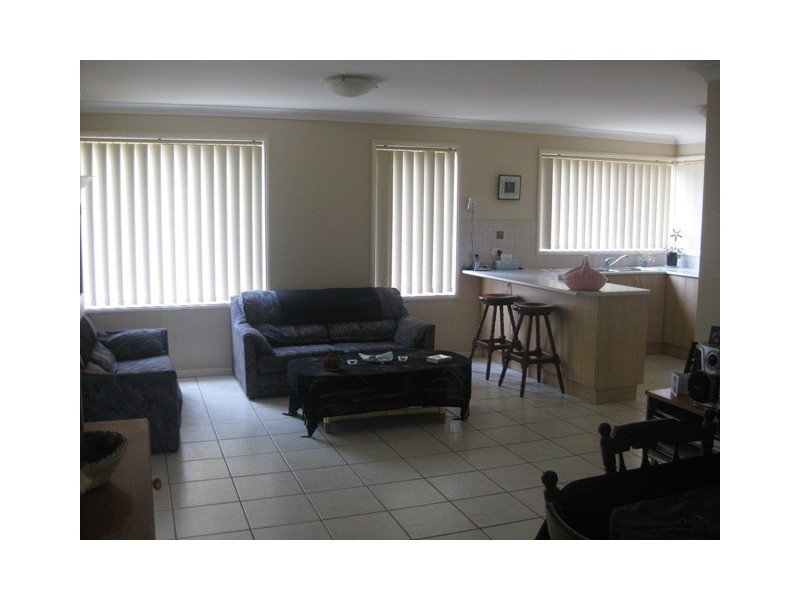 6 Streeton Pl, Casula NSW 2170