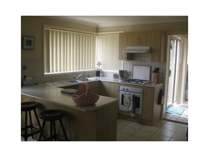 6 Streeton Pl, Casula NSW 2170