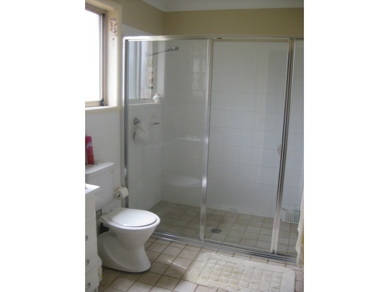 6 Streeton Pl, Casula NSW 2170