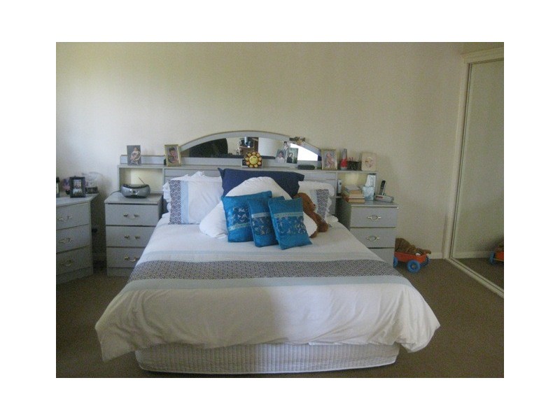 6 Streeton Pl, Casula NSW 2170