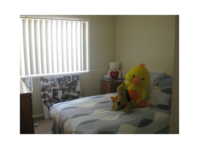 6 Streeton Pl, Casula NSW 2170