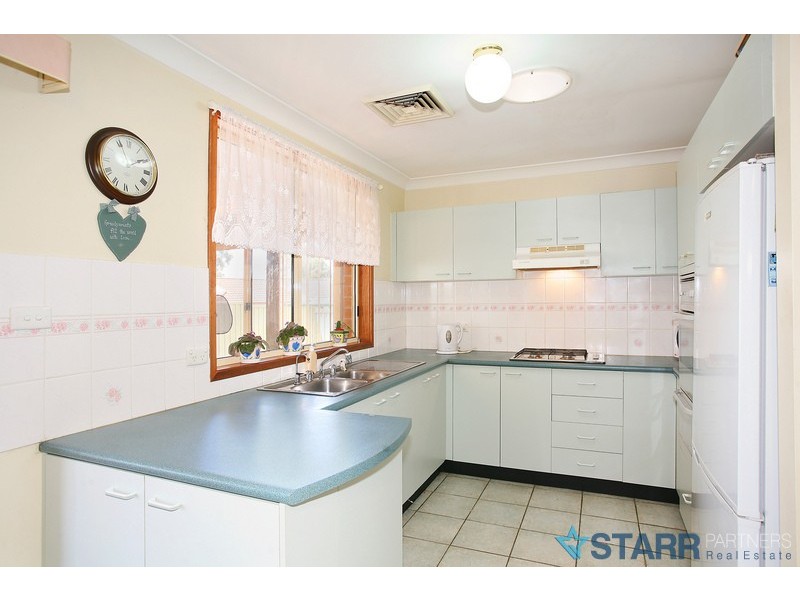 15 Woburn Abbey Ct, Wattle Grove NSW 2173