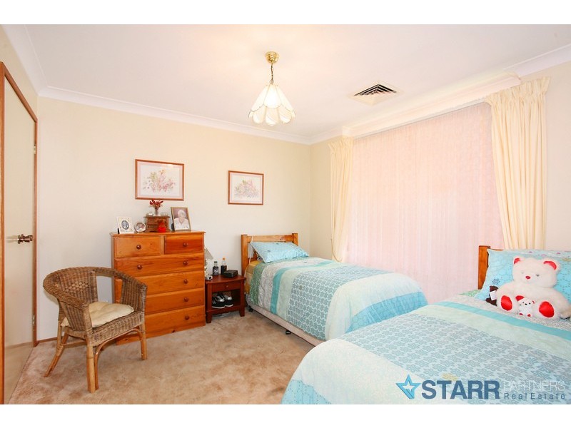 15 Woburn Abbey Ct, Wattle Grove NSW 2173