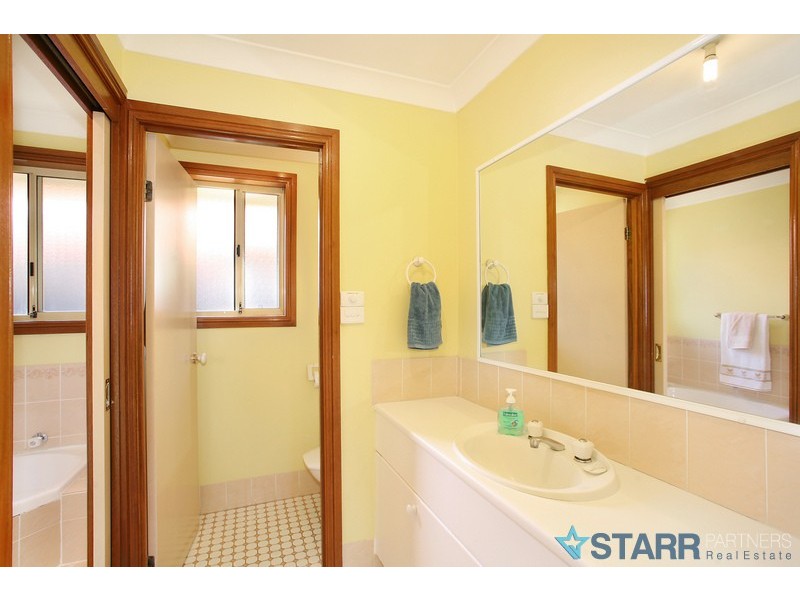 2/10 Durack Pl, Casula NSW 2170