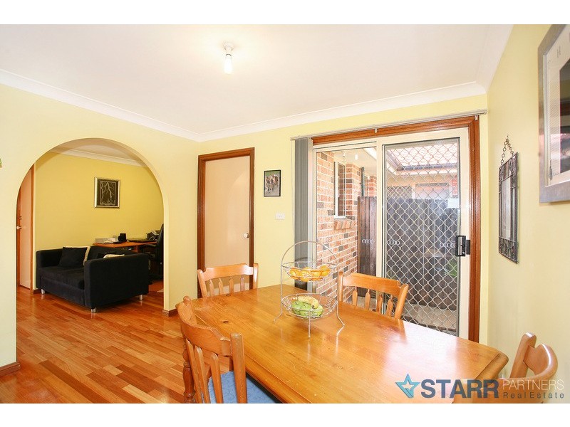 2/10 Durack Pl, Casula NSW 2170