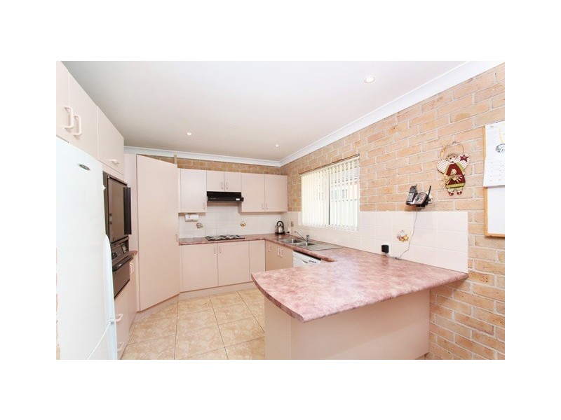 41 Lyndhurst Ct, Wattle Grove NSW 2173