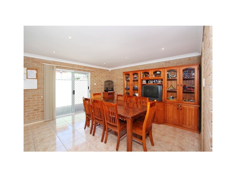 41 Lyndhurst Ct, Wattle Grove NSW 2173