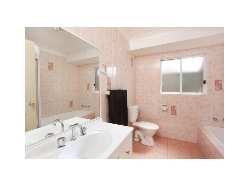 41 Lyndhurst Ct, Wattle Grove NSW 2173