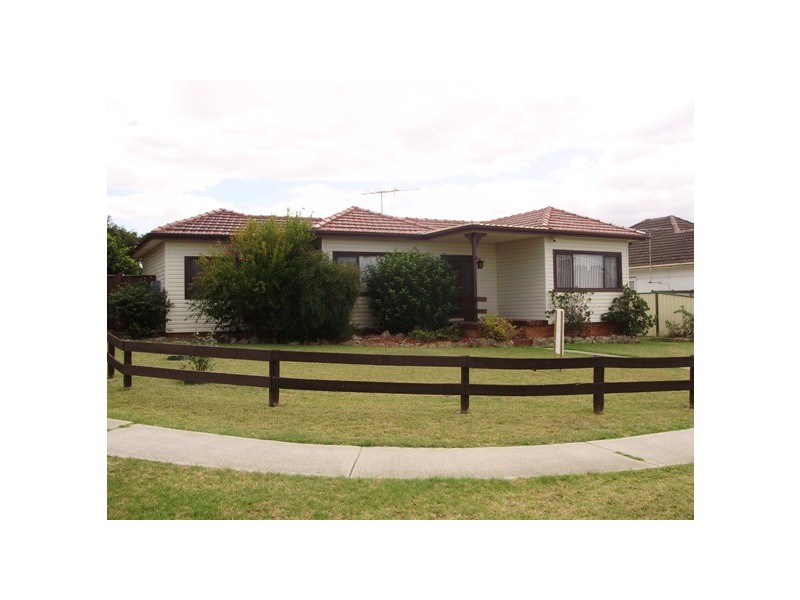 7 McGowan Cres, Liverpool NSW 2170