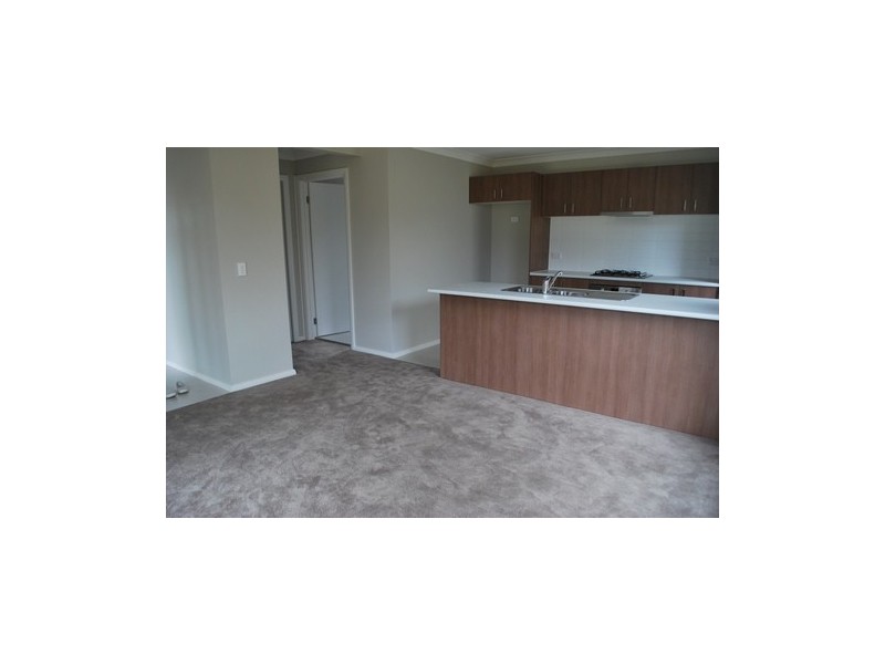 18 Tyne Walk  Rd, Glenfield NSW 2167