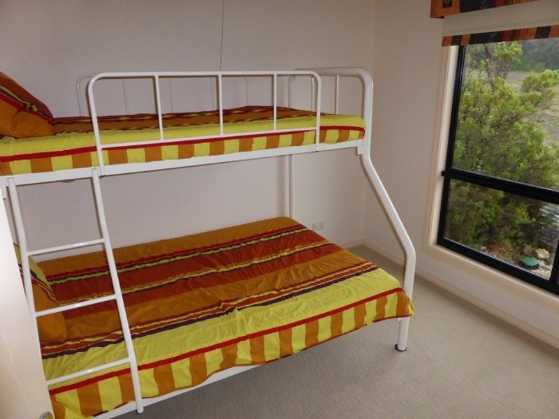 27 Moonah Avenue, Nelson VIC 3292