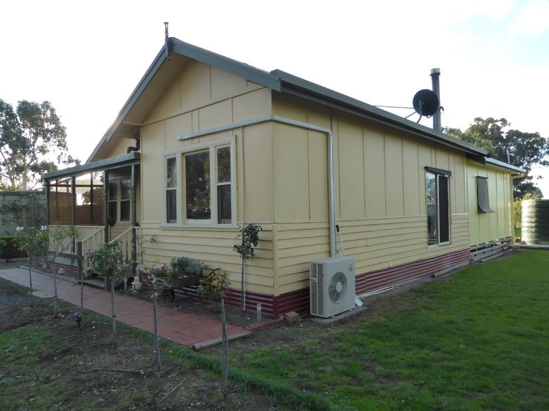 18 Strathdownie School Road, Strathdownie VIC 3312