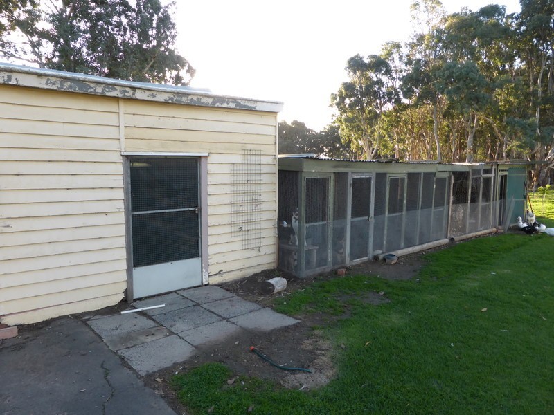 18 Strathdownie School Road, Strathdownie VIC 3312