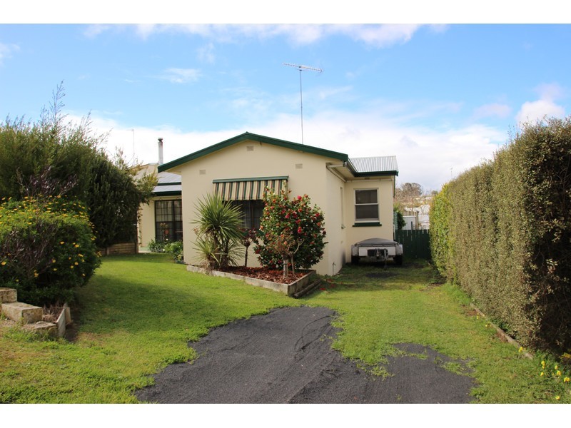 2 Holloway  Crescent, Mount Gambier SA 5290