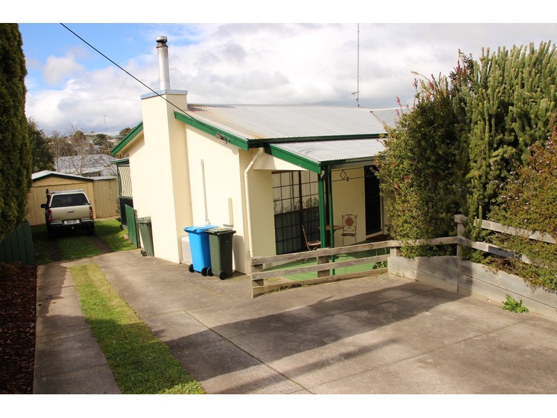 2 Holloway  Crescent, Mount Gambier SA 5290