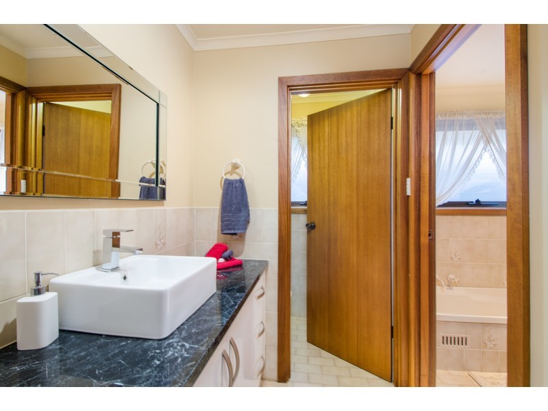 6 Eltolla Court, Mount Gambier SA 5290