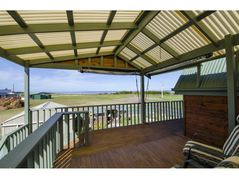 12 Racketts Road, Pelican Point SA 5291