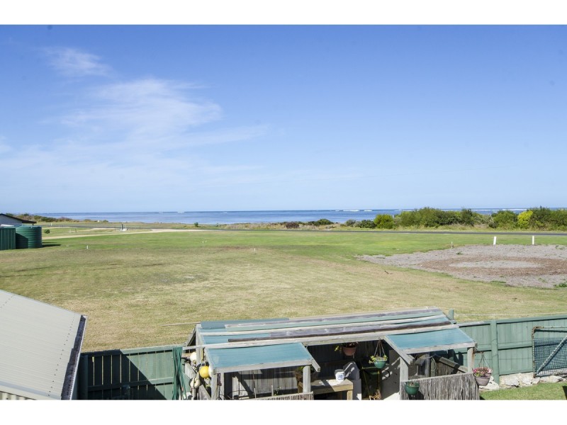 12 Racketts Road, Pelican Point SA 5291
