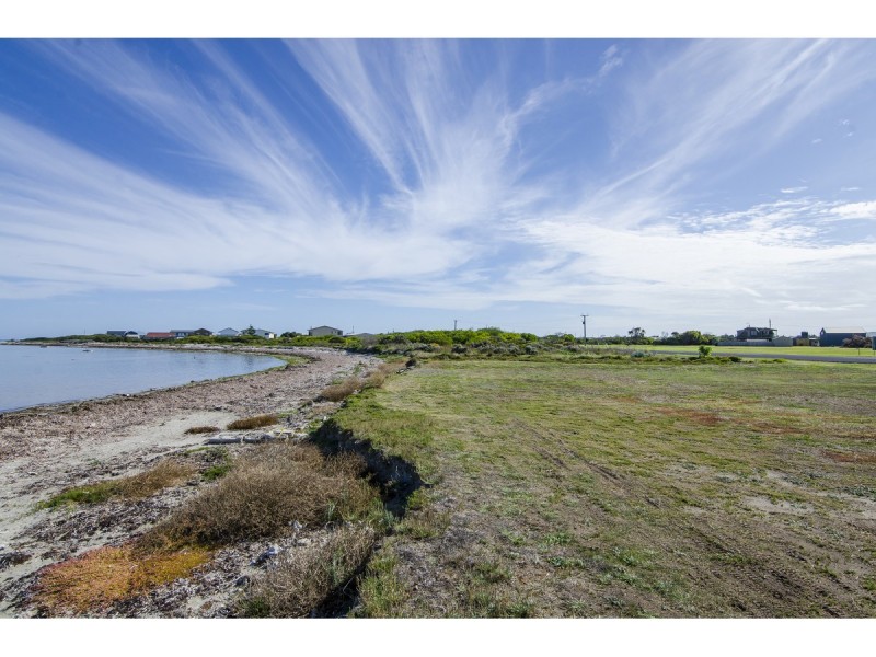 12 Racketts Road, Pelican Point SA 5291
