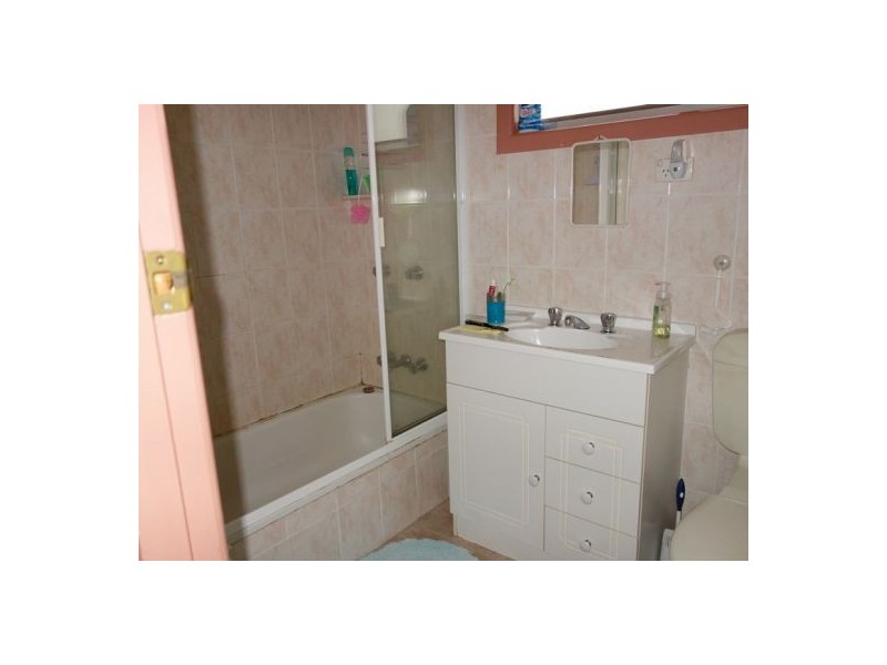 31 Neil Street, Southside QLD 4570