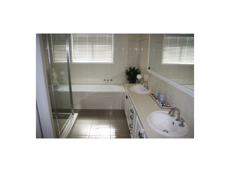 17 Azure Avenue, Banks Pocket QLD 4570