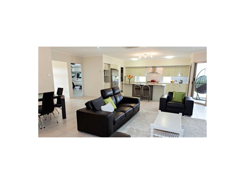 32 Directors Circuit, Jones Hill QLD 4570