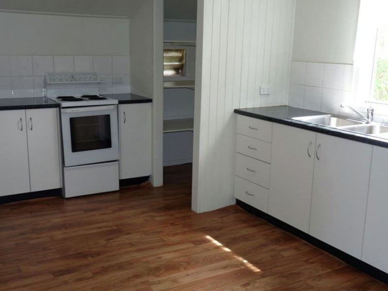 40 Spring Rd, Victory Heights QLD 4570