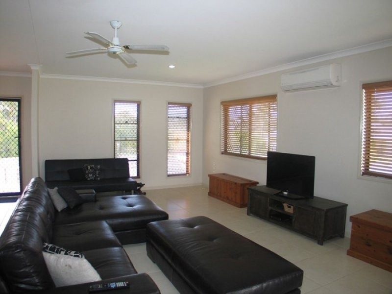 2 Chairmans Close, Jones Hill QLD 4570