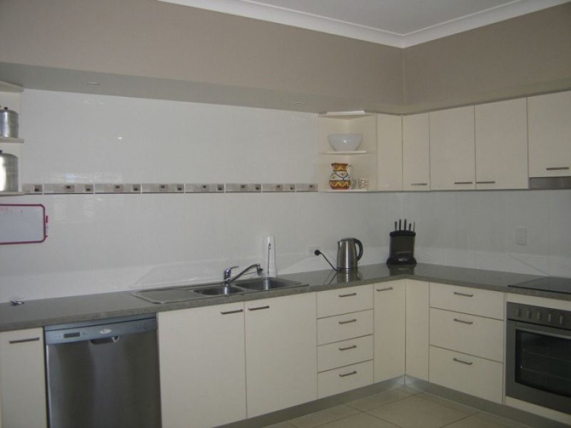 2 Chairmans Close, Jones Hill QLD 4570