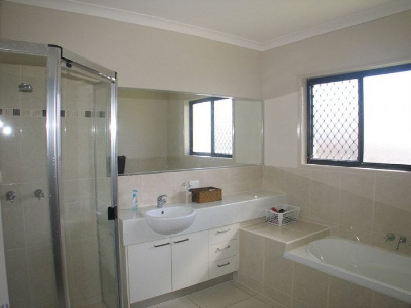 2 Chairmans Close, Jones Hill QLD 4570