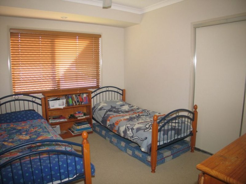 2 Chairmans Close, Jones Hill QLD 4570