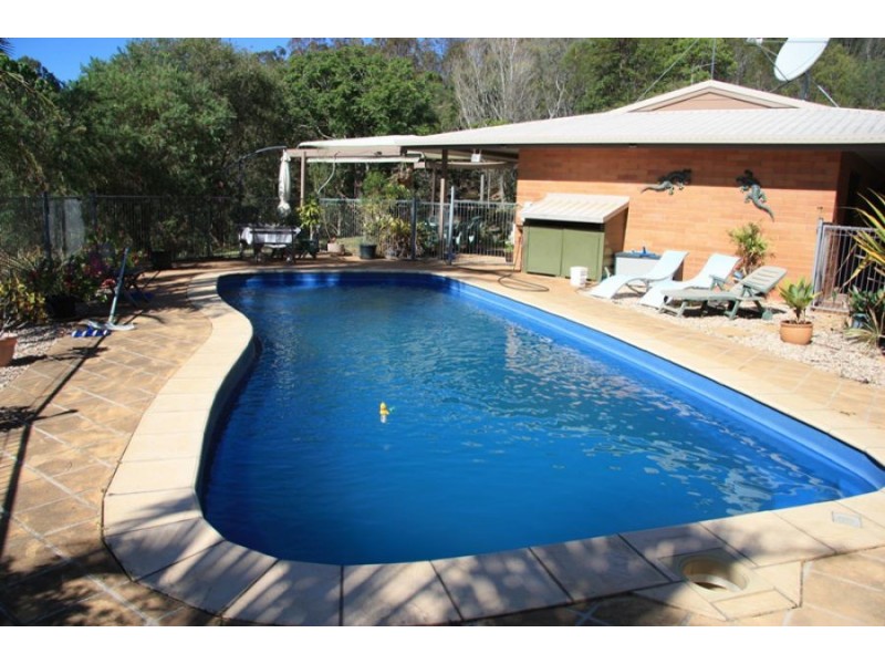 Canina QLD 4570