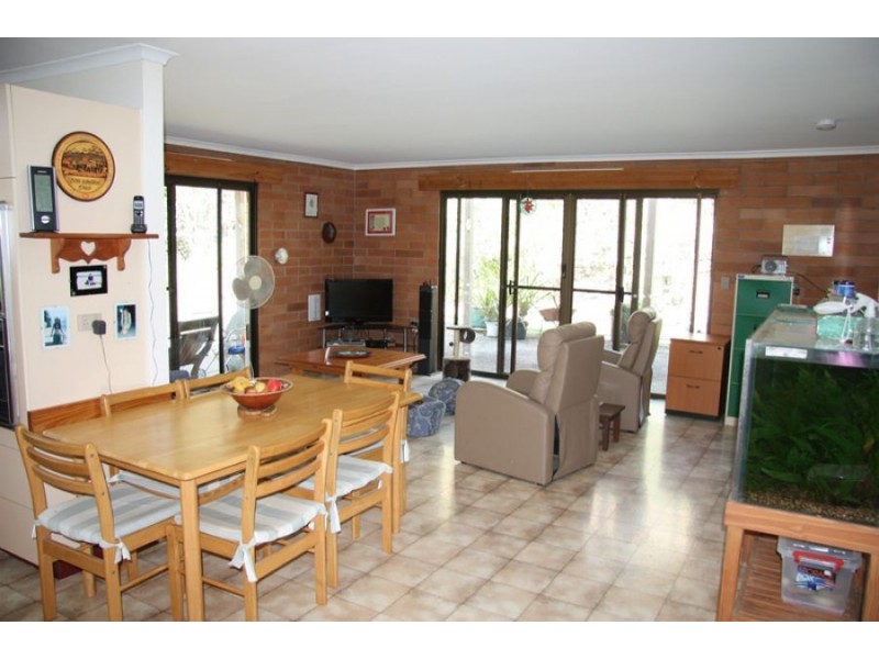 Canina QLD 4570