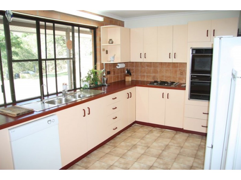 Canina QLD 4570