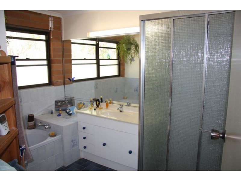 Canina QLD 4570