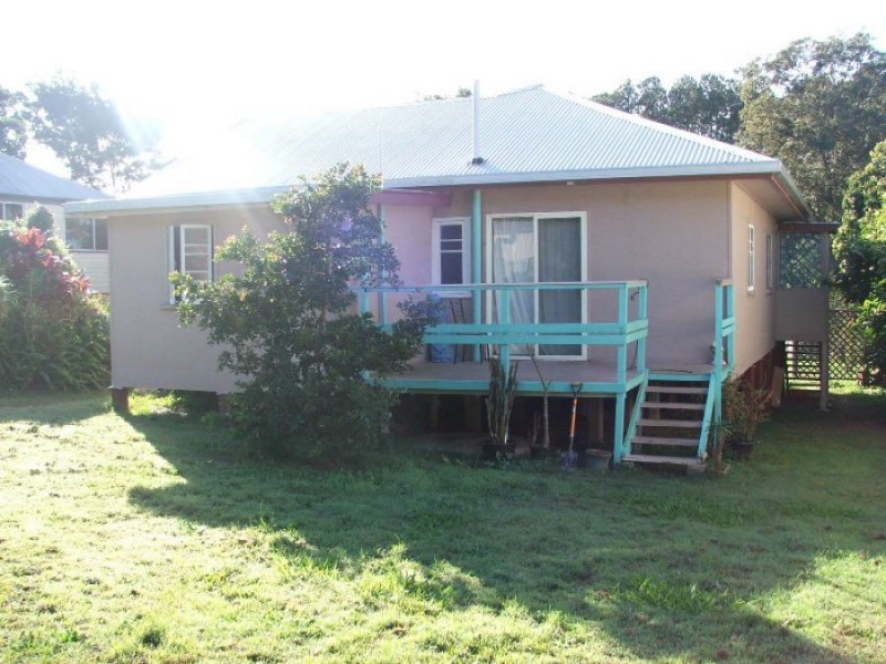 19 Railway Parade, Pomona QLD 4568
