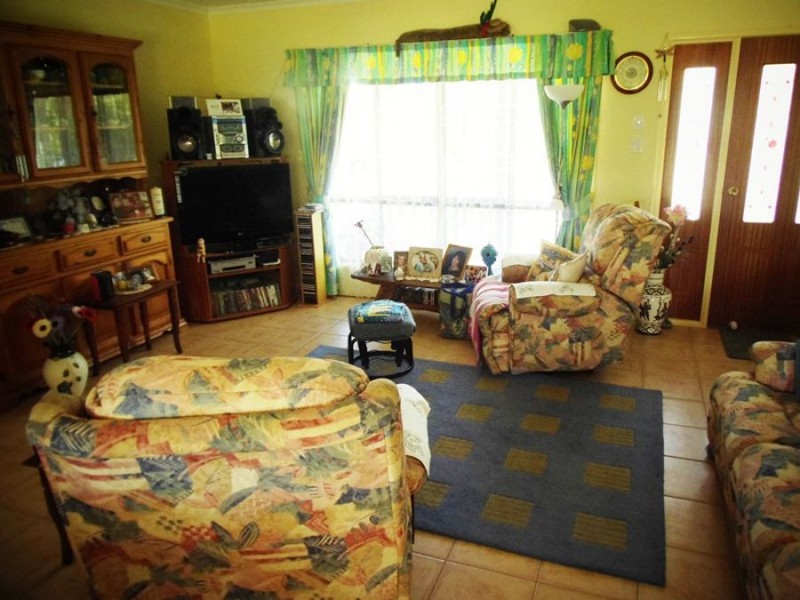 11 Mayflower Avenue, Cooloola Cove QLD 4580