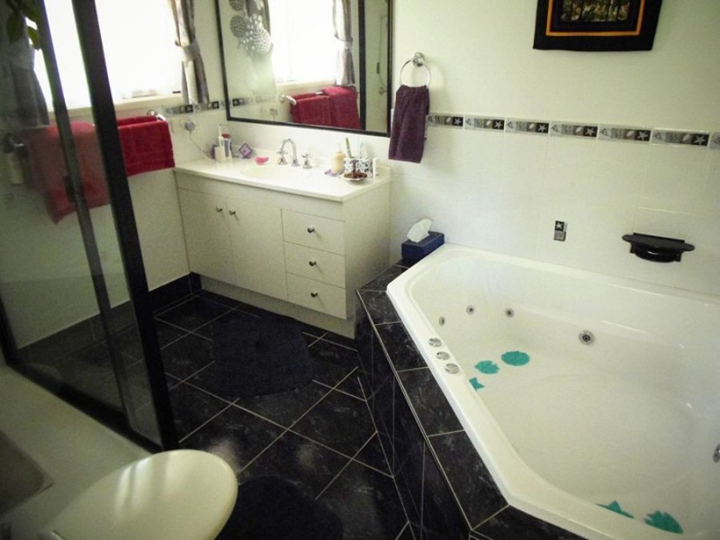 11 Mayflower Avenue, Cooloola Cove QLD 4580