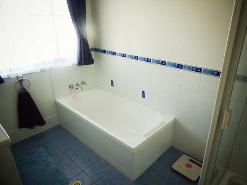 11 Mayflower Avenue, Cooloola Cove QLD 4580