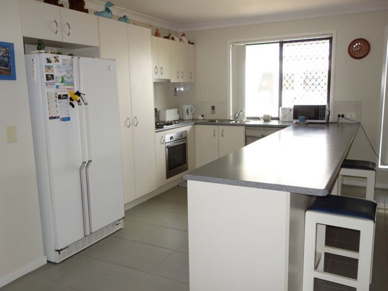 6 Grosvenor Court, Southside QLD 4570