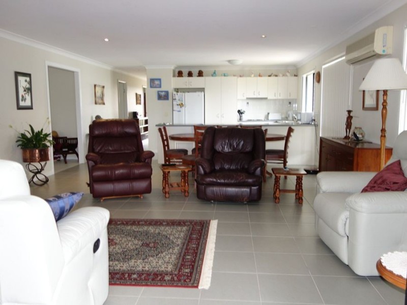 6 Grosvenor Court, Southside QLD 4570