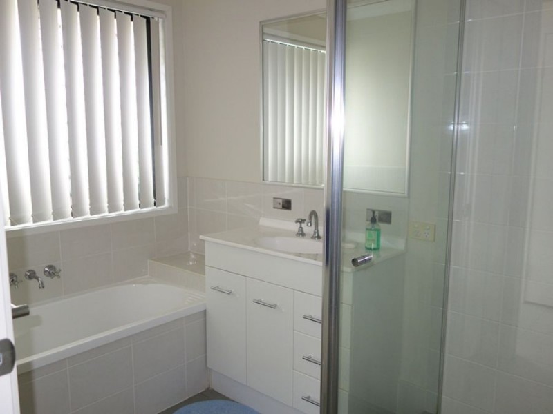 6 Grosvenor Court, Southside QLD 4570