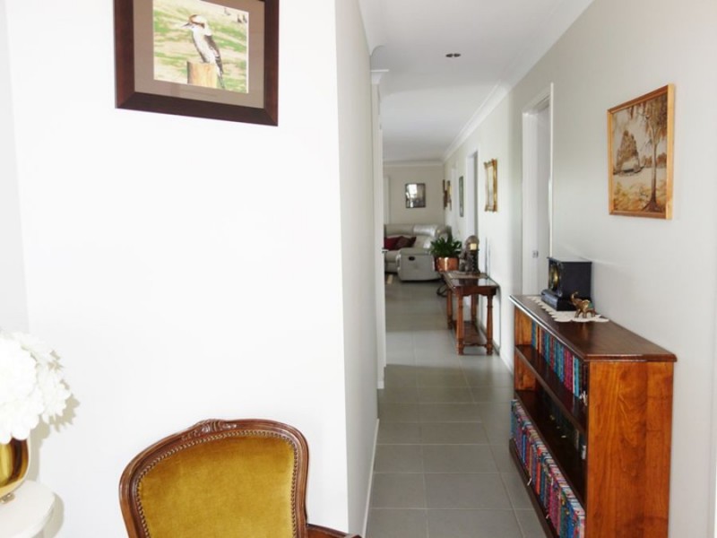 6 Grosvenor Court, Southside QLD 4570