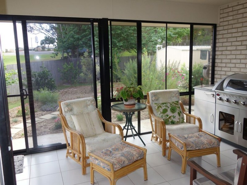 6 Grosvenor Court, Southside QLD 4570