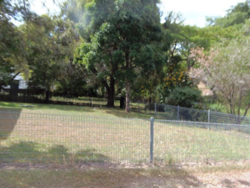 8 Chamberlain Street, Woolooga QLD 4570
