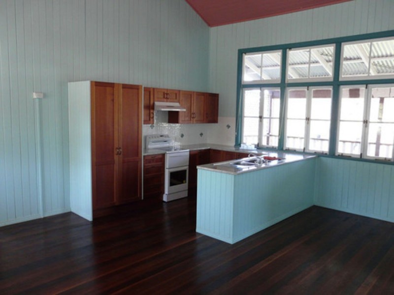 206 Oakview Road, Oakview QLD 4600