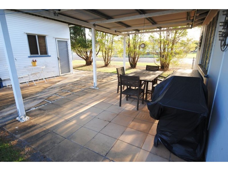 5 Leonard Street, Southside QLD 4570