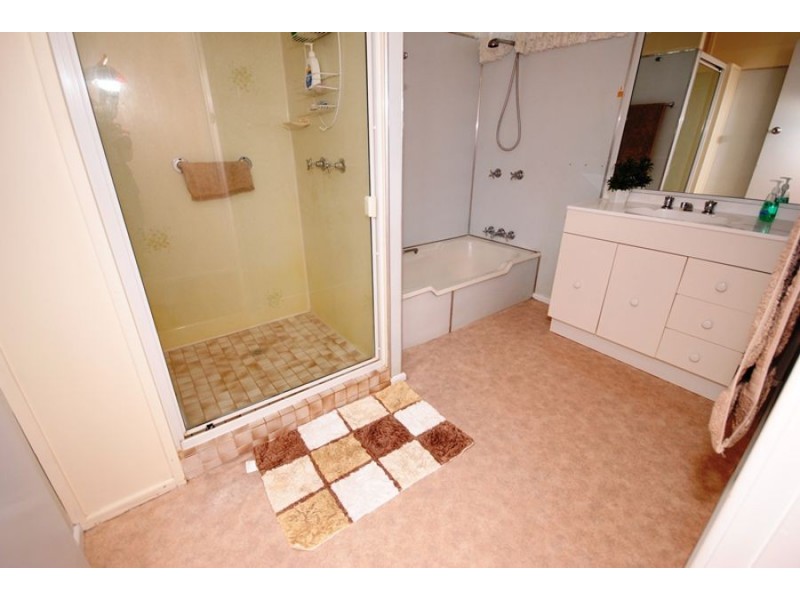 5 Leonard Street, Southside QLD 4570